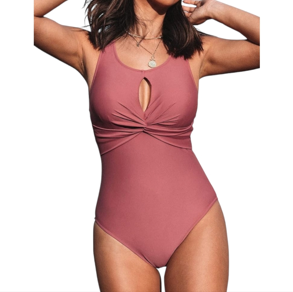 CUPSHE Cutout Crisscross One Piece Swimsuit Twist Front Women